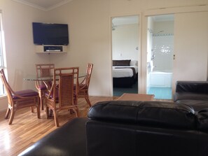 LCD TV, DVD player - Diamond Beach Holiday Park (Diamond Beach)
