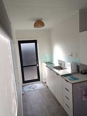 One Bedroom Triple Unit | Private kitchen | Fridge, microwave, coffee/tea maker, electric kettle - Opononi Lighthouse Motel (Opononi)