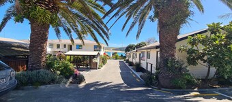 歐普諾尼燈塔汽車旅館