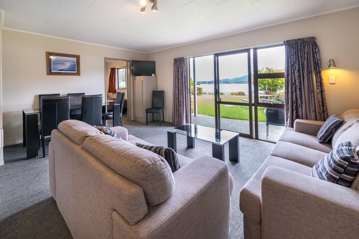 Standard Suite, 2 Bedrooms, Non Smoking, Kitchen (Lakefacing) | Living area | TV