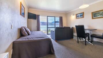 Standard-Studiosuite, 1 Schlafzimmer, Nichtraucher, Küche (Lakefacing Queen) | Kostenloses WLAN, Bettwäsche