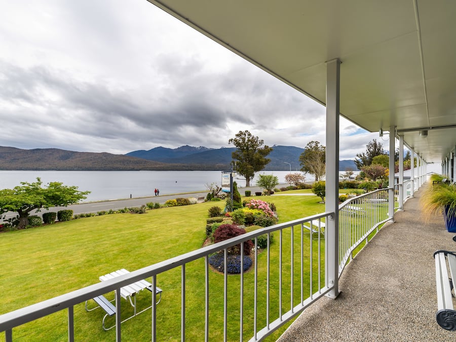 Standard Studio, Non Smoking, Kitchen (Lakefacing King Studio) | Lake view