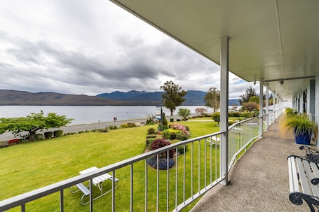 Standard Studio, Non Smoking, Kitchen (Lakefacing King Studio) | Lake view