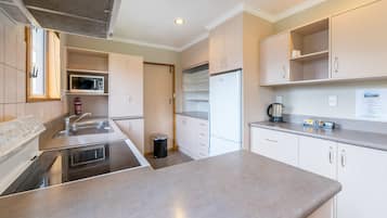 Standard Suite, Multiple Bedrooms, Non Smoking, Kitchen (Garden 3 bedroom) | Private kitchen