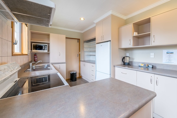 Suite Standard, camere multiple, non fumatori, cucina (Garden 3 bedroom) | Cucina privata | Frigorifero, macchina per tè/caffè, bollitore elettrico