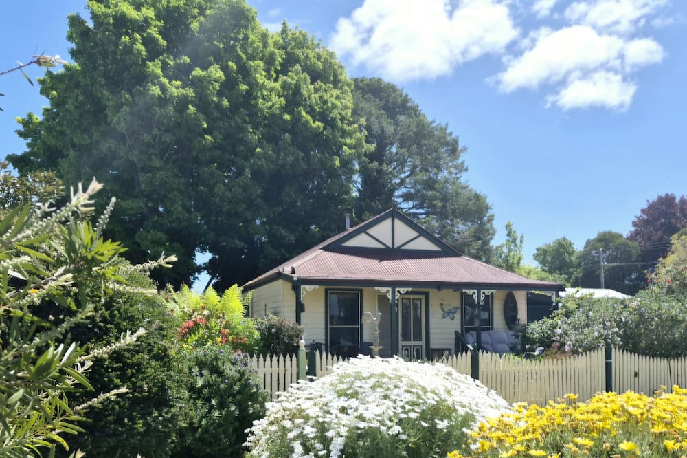 Abelia Cottage of Daylesford Botanical