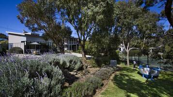 Children’s play area – outdoor