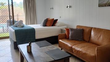 Iron/ironing board, bed sheets