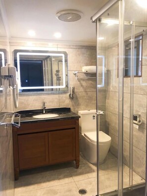 Combined shower/tub, free toiletries, hair dryer, towels - Oxley Motor Inn (Oxley)