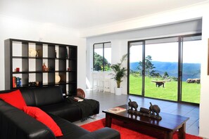 TV, DVD player - Clouds on Beechmont (Beechmont)