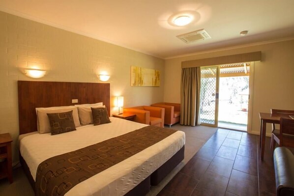 Iron/ironing board, free WiFi, bed sheets