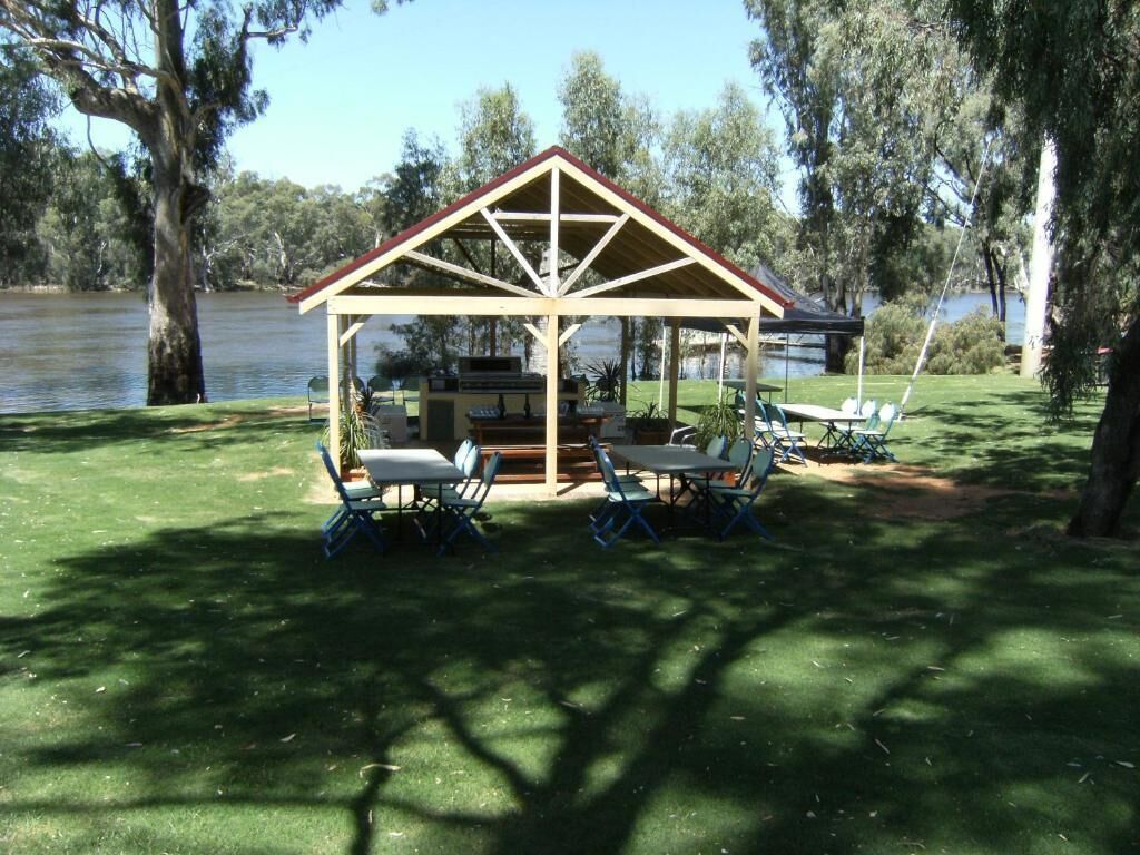 المنطقة المحيطة بالمنشأة