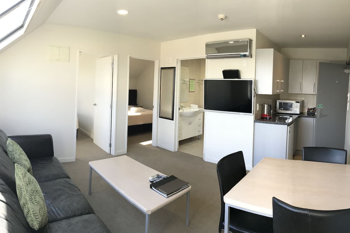 family apartment, 2 bedrooms | premium bedding, down duvets, select comfort beds, in-room safe