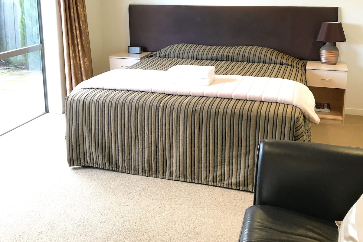 Executive Apartment, Non Smoking, Kitchen (Executive Spa Studio) | 1 bilik tidur, peralatan tempat tidur premium, gebar bulu kapas