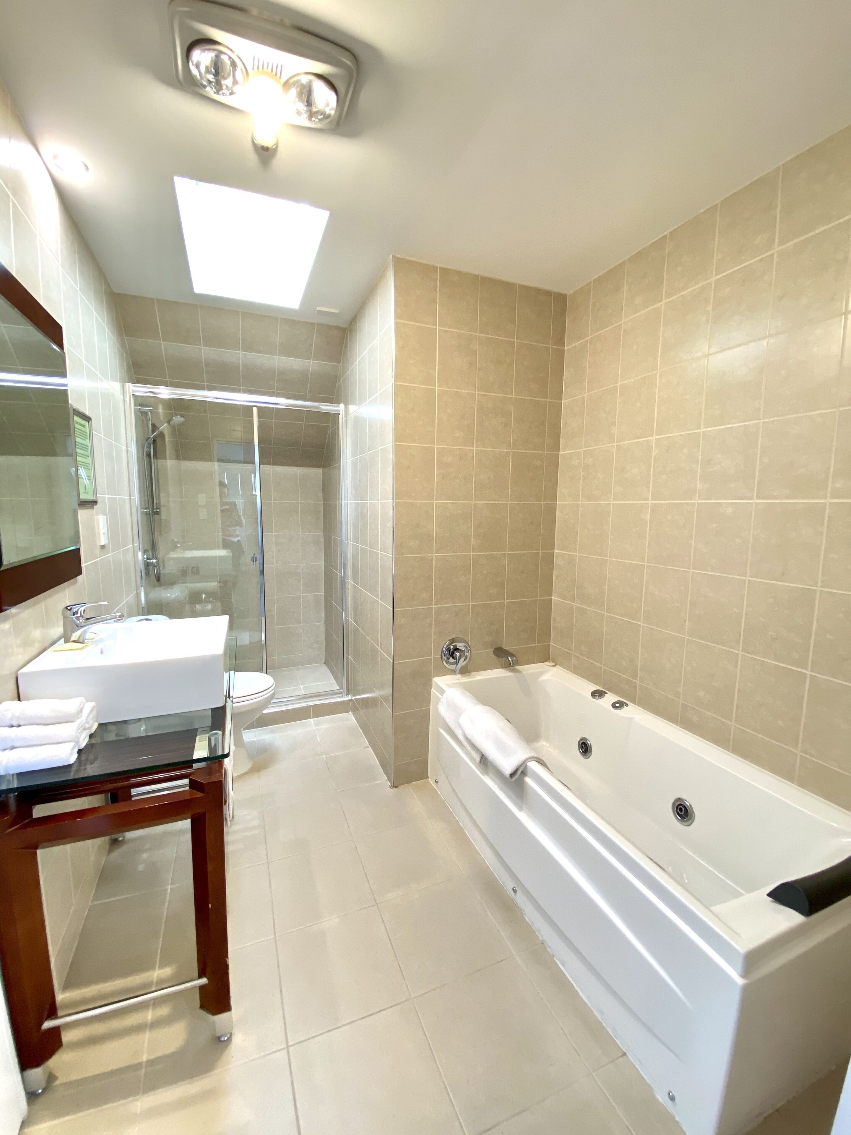 family penthouse, 3 bedrooms | private spa tub