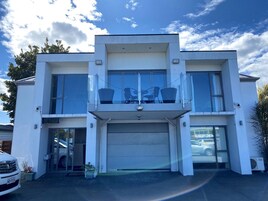 Fachada de la propiedad