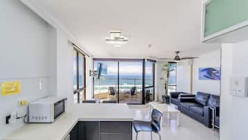 One-Bedroom Apartment with Ocean View Deluxe | Living area | 40-inch flat-screen TV with satellite channels, TV