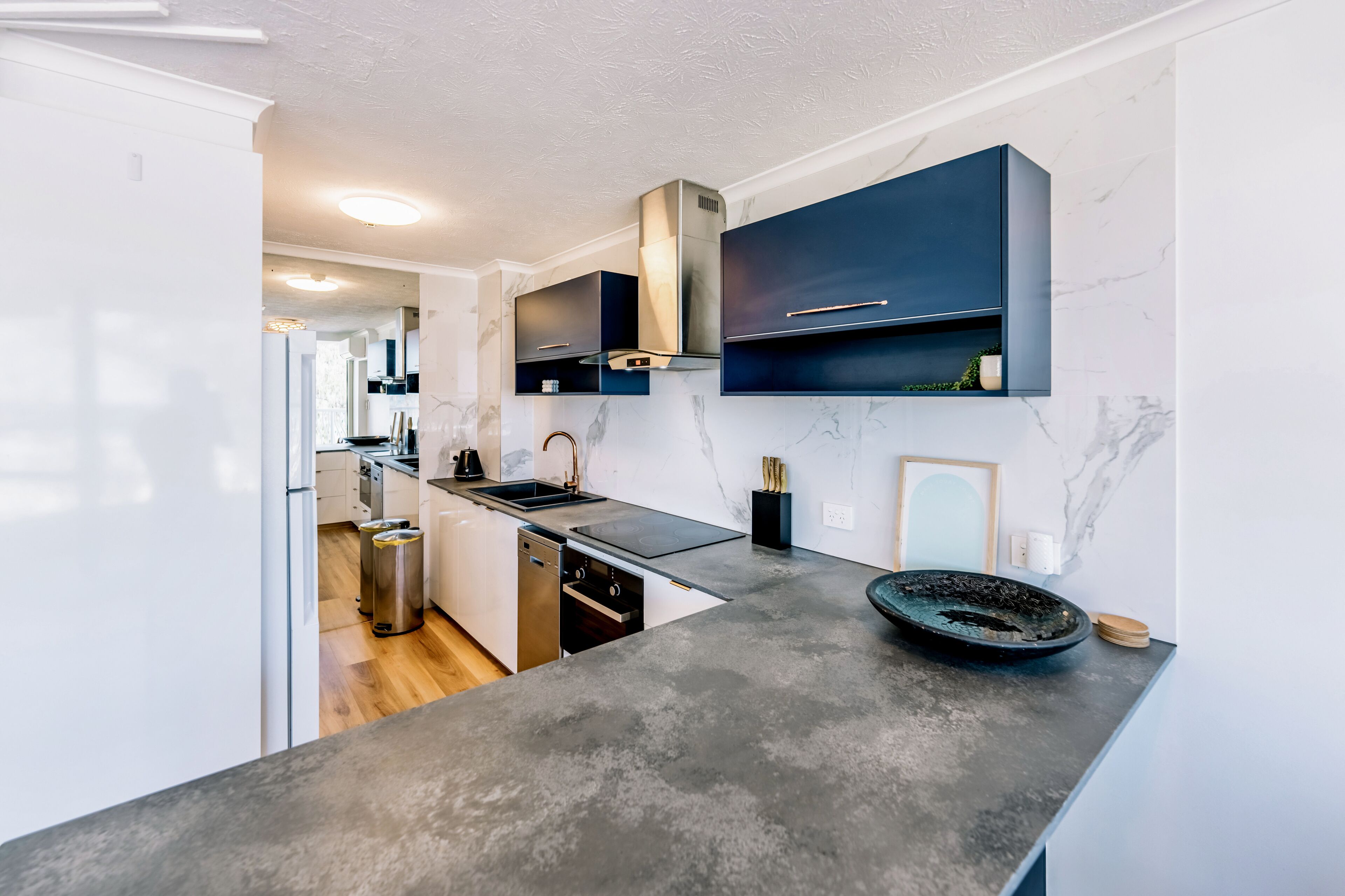 Two-Bedroom Apartment with Ocean View Deluxe | Private kitchen | Fridge, microwave, stovetop, electric kettle