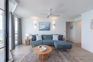 One-Bedroom Apartment with Ocean View Deluxe | Living area