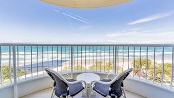 One-Bedroom Apartment with Ocean View Standard (Higher Floor) | Terrace/patio