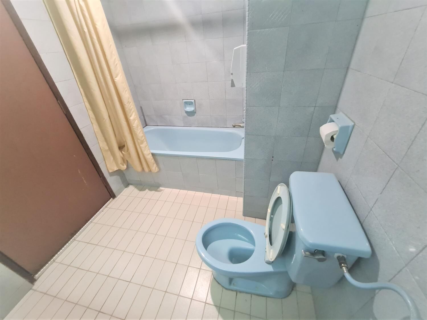 A bathroom with a toilet, a shower, and a bathtub.