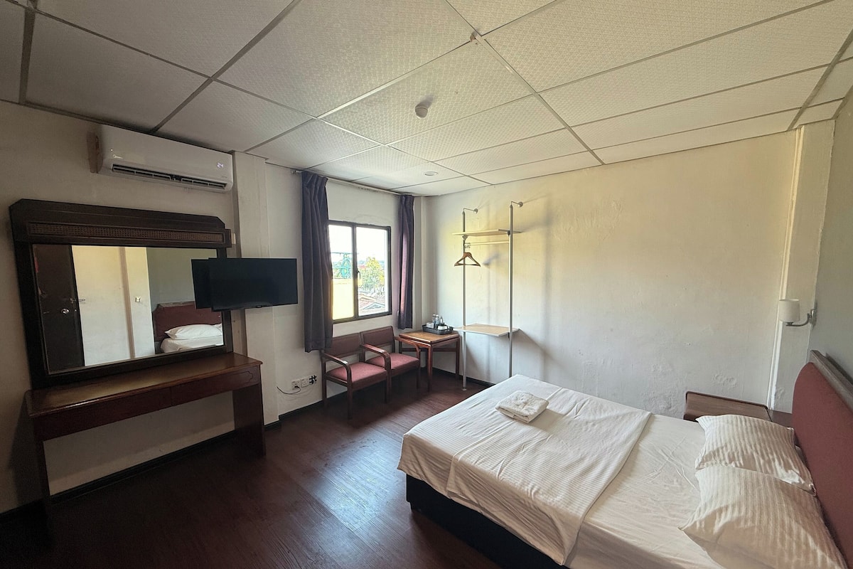 Standard Double Room | Free WiFi, bed sheets