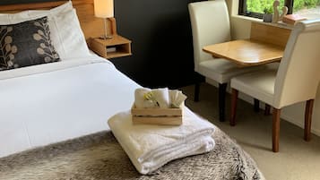 豪華開放式客房, 山景 (Budget Studio Apartment) | 1 間臥室、免費無線上網、床單