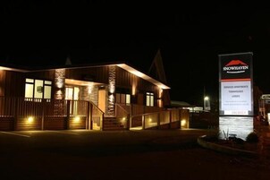 住宿正面 (夜晚)