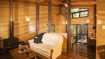 Pitta Cabin | Living room