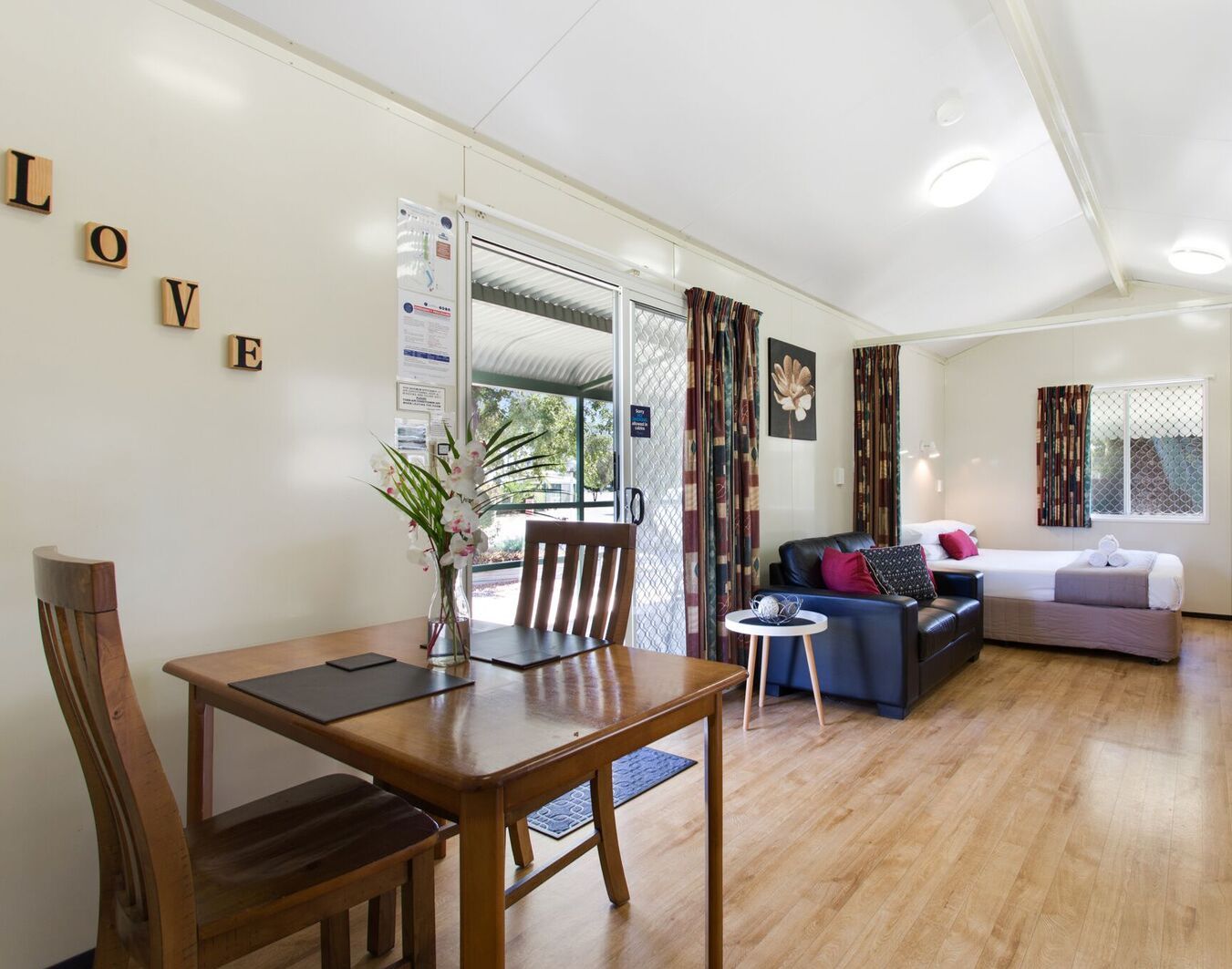 Iron/ironing board, free WiFi, bed sheets, wheelchair access