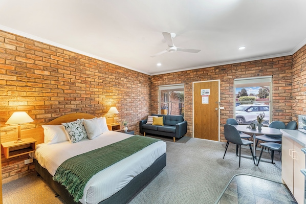 Standard Studio Unit (1BR) - 5B | Living area