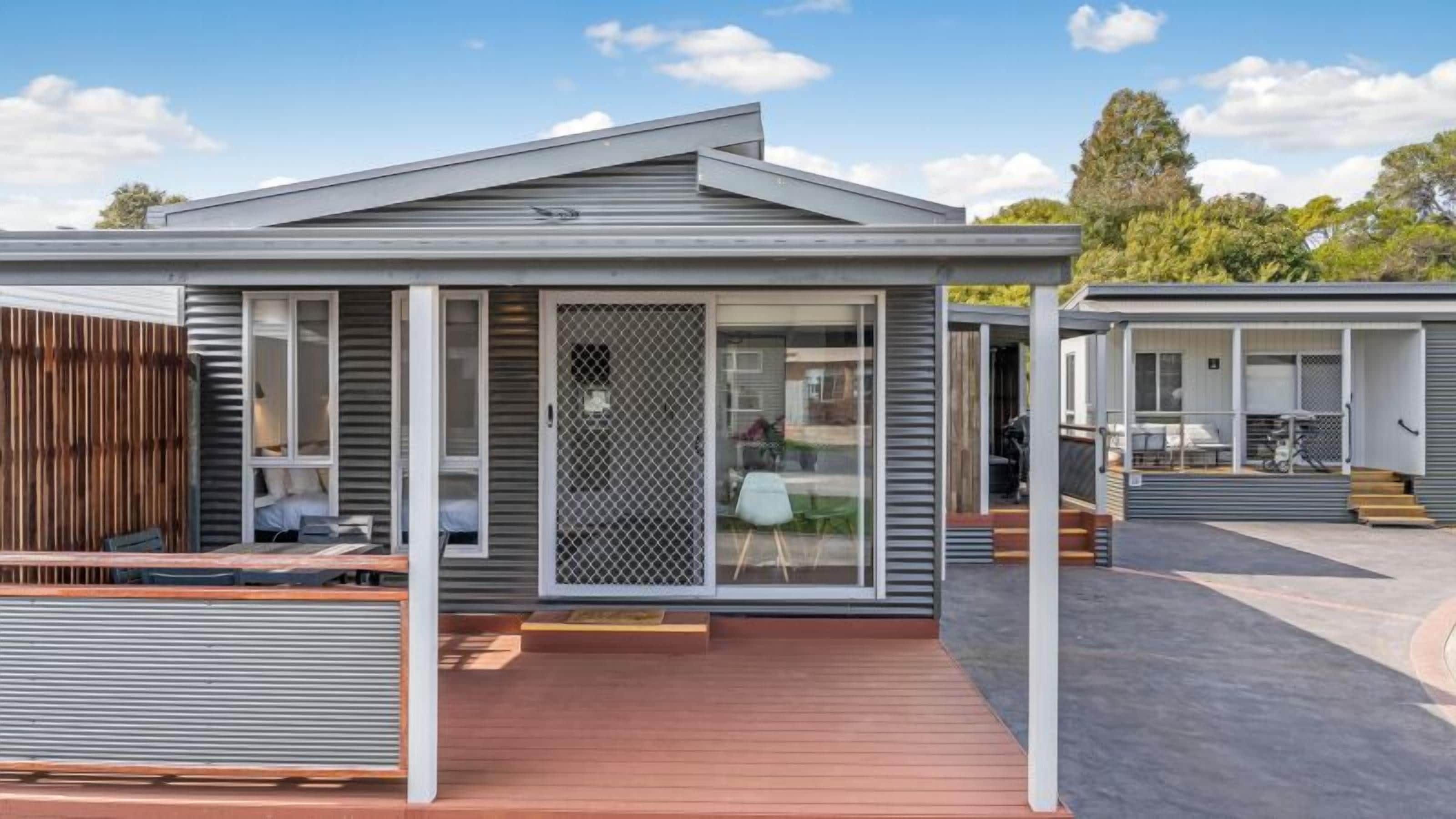 Deluxe Cabin (3BR) | Terrace/patio