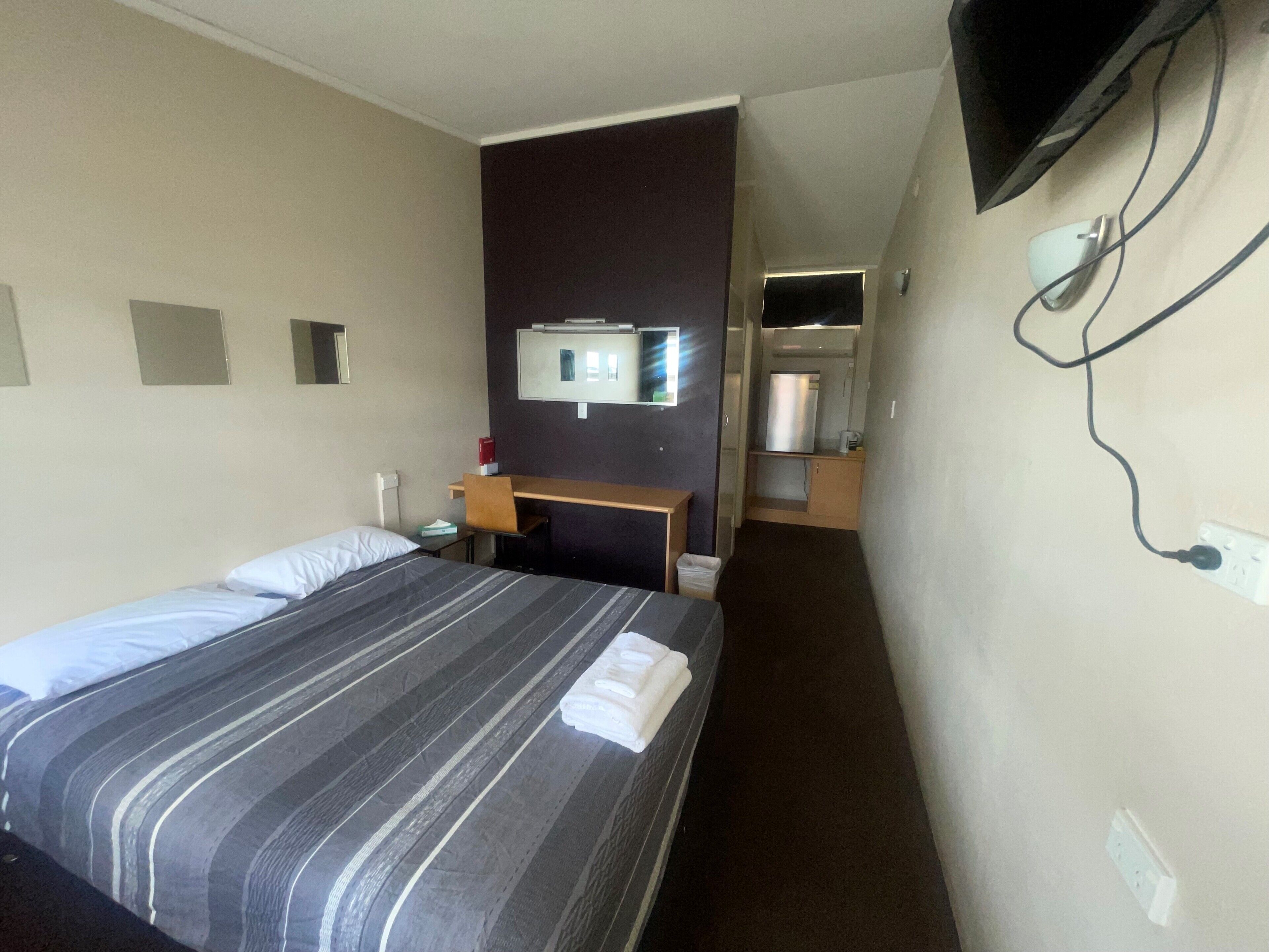 Standard-huone, tupakointi kielletty (Standard Motel) | Työpöytä, silitysrauta/-lauta, ilmainen kiinteä internetyhteys