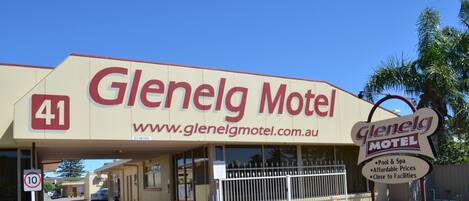 Fachada de la propiedad