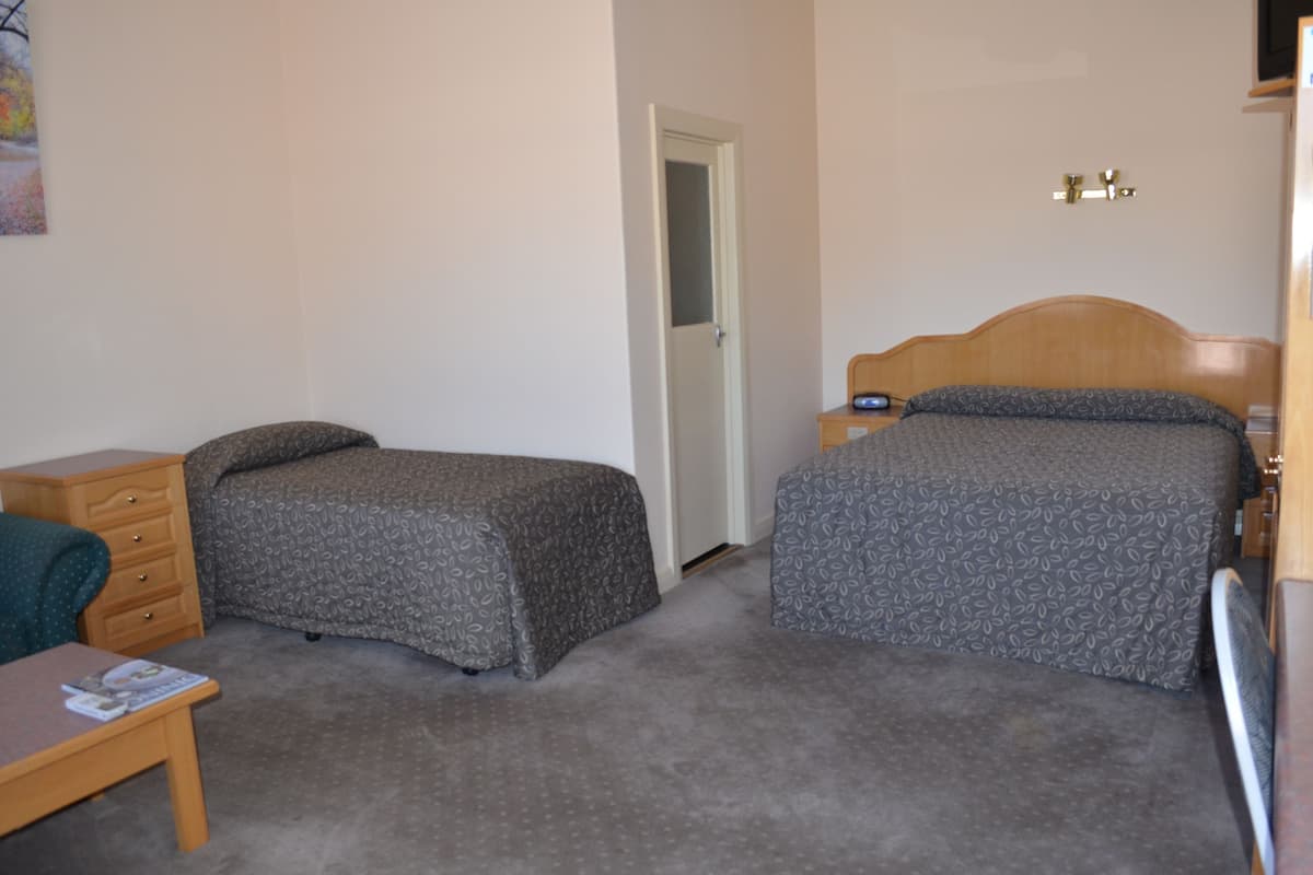 Premium bedding, in-room safe, desk, blackout curtains