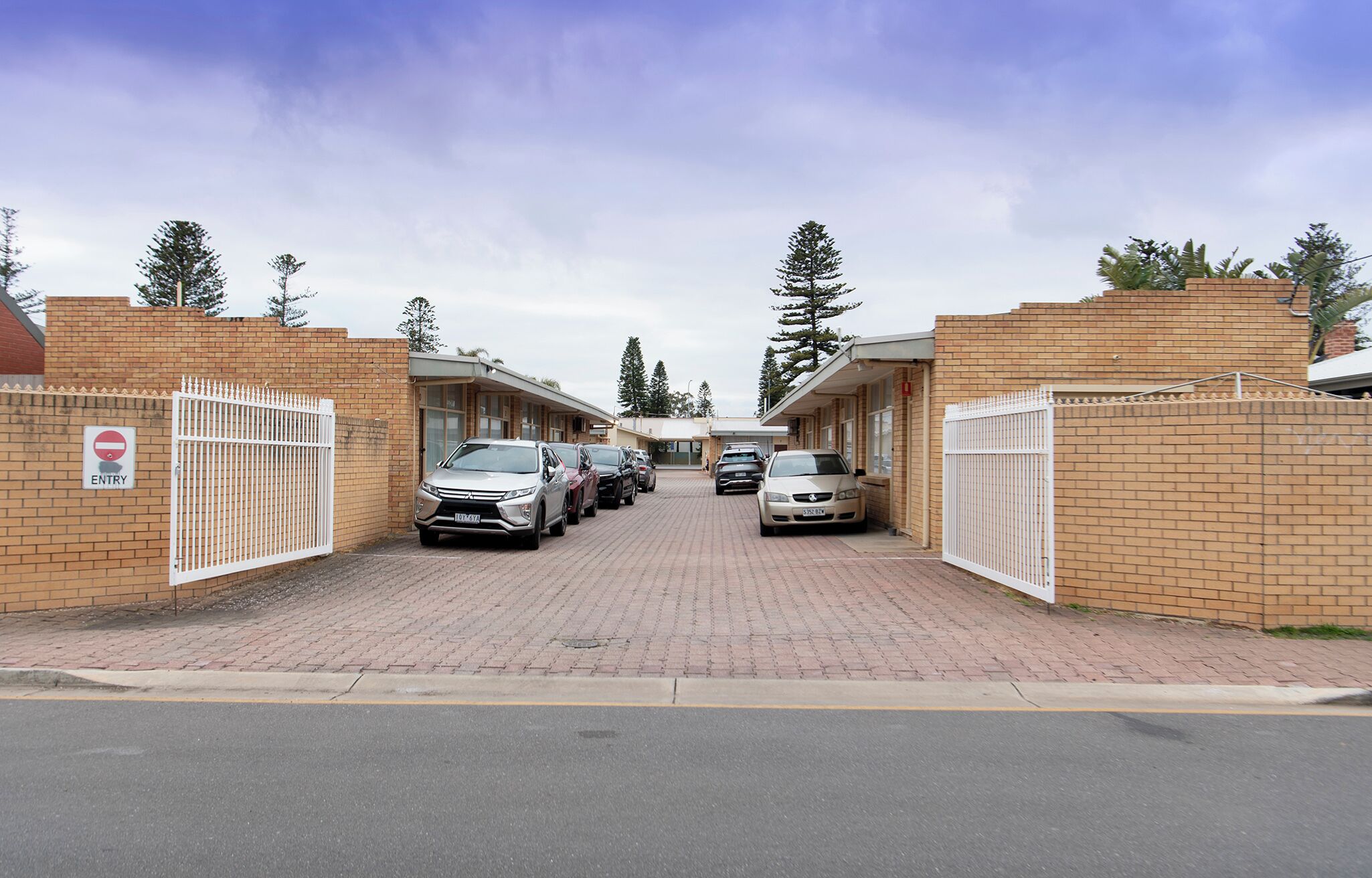 مواقف سيارات مجانية