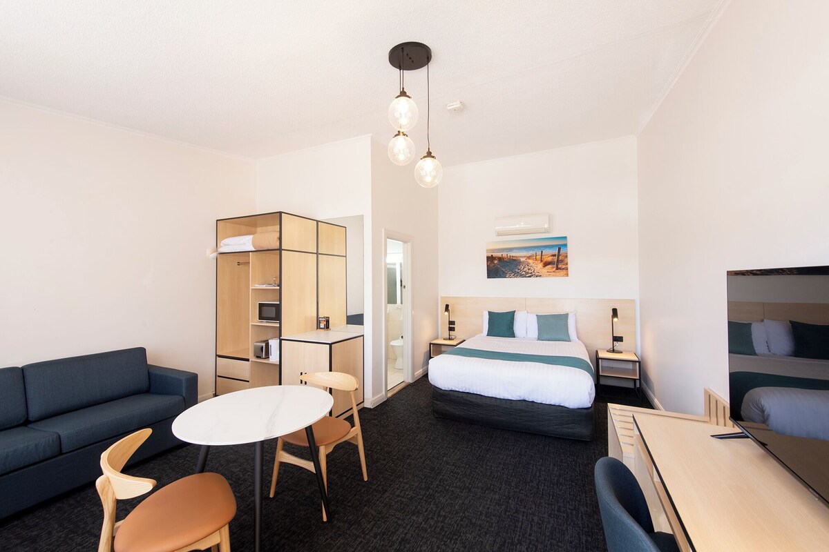Glenelg Motel