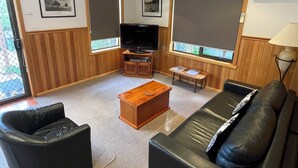 標準公寓, 2 間 臥室, 非吸煙房, 海灣景 (The Deck) | 客廳