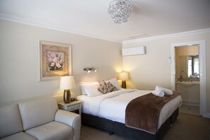 Minibar, individually decorated, iron/ironing board, free WiFi - Beechworth on Bridge (Beechworth)