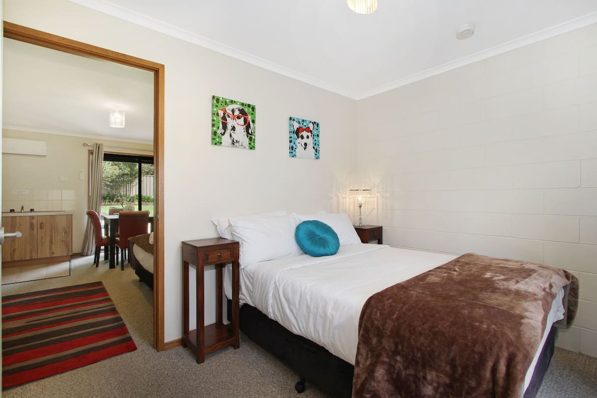 Minibar, individually decorated, iron/ironing board, free WiFi
