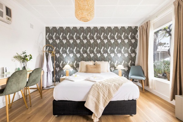 Deluxe Room, 1 Queen Bed, Non Smoking | Iron/ironing board, free WiFi, bed sheets