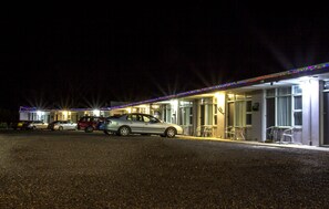 Fachada del alojamiento - Noche