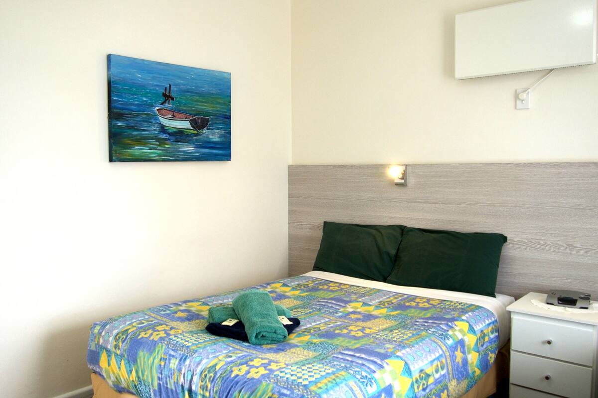 Habitación estándar (OWNERS SAVER) | 1 dormitorio, escritorio, cortinas opacas y sistema de insonorización