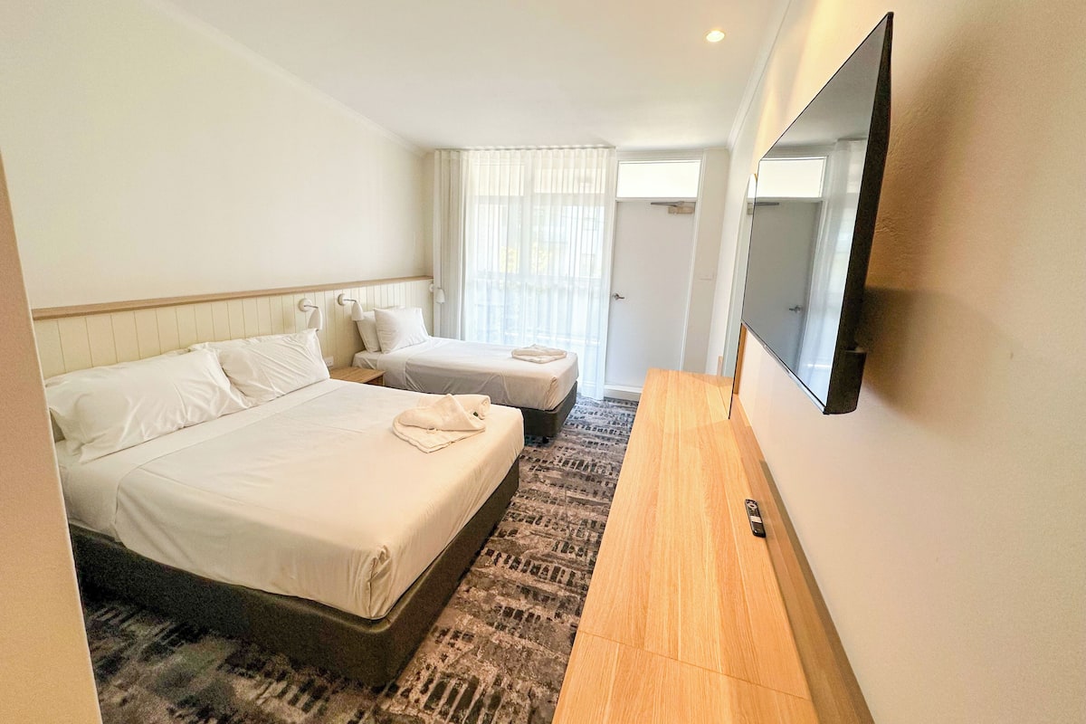 Standardzimmer, Nichtraucher, Balkon (Double and single) | Bügeleisen/Bügelbrett, kostenloses WLAN, Bettwäsche