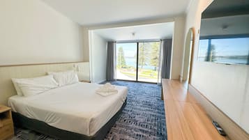 Standard Room, Non Smoking (Queen Only) | Iron/ironing board, free WiFi, bed sheets