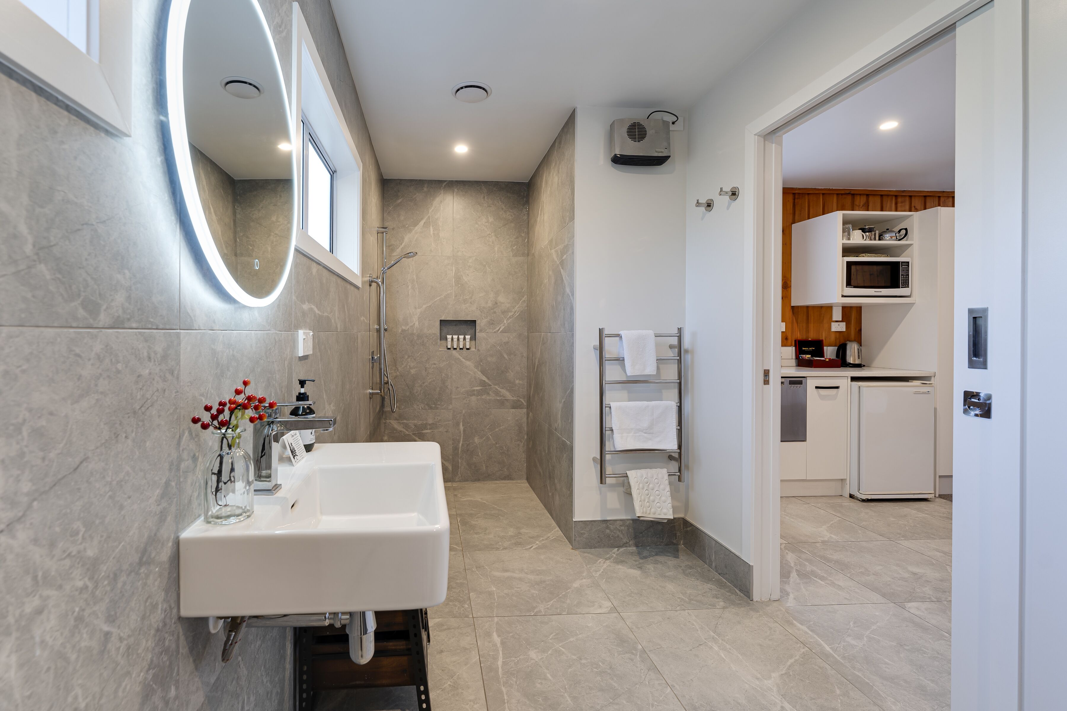Superior Access Chalet | Bathroom
