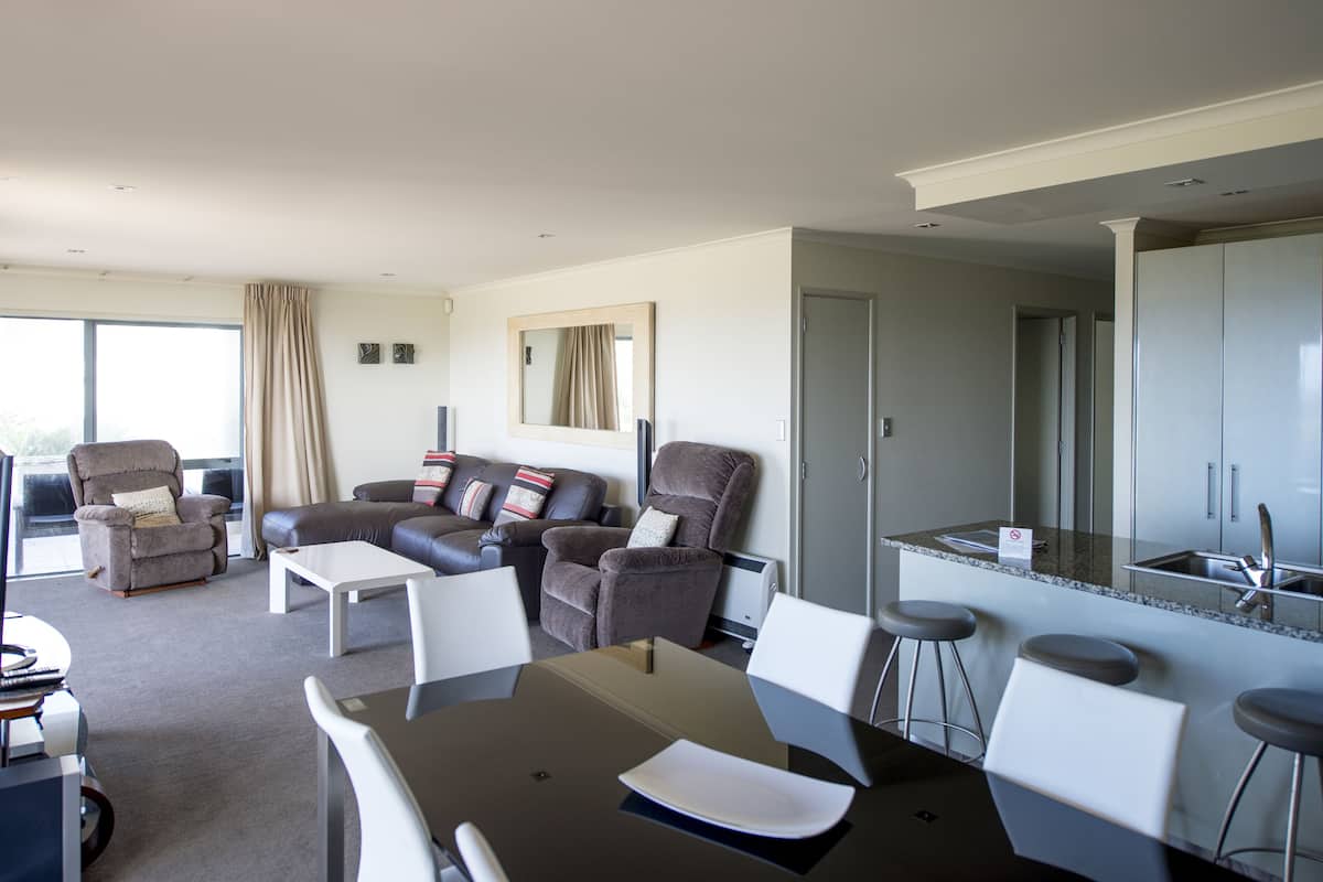 Appartamento Signature, 3 camere da letto, 2 bagni, fronte oceano | Area soggiorno | TV a schermo piatto, lettore DVD