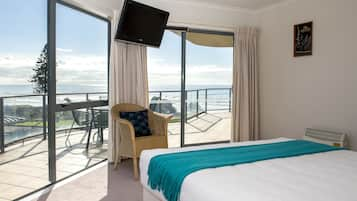 Premium Apartment, 3 Bedrooms, Ocean View | Premium bedding, soundproofing, iron/ironing board, free WiFi