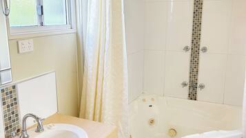 Spa Villa | Private spa tub