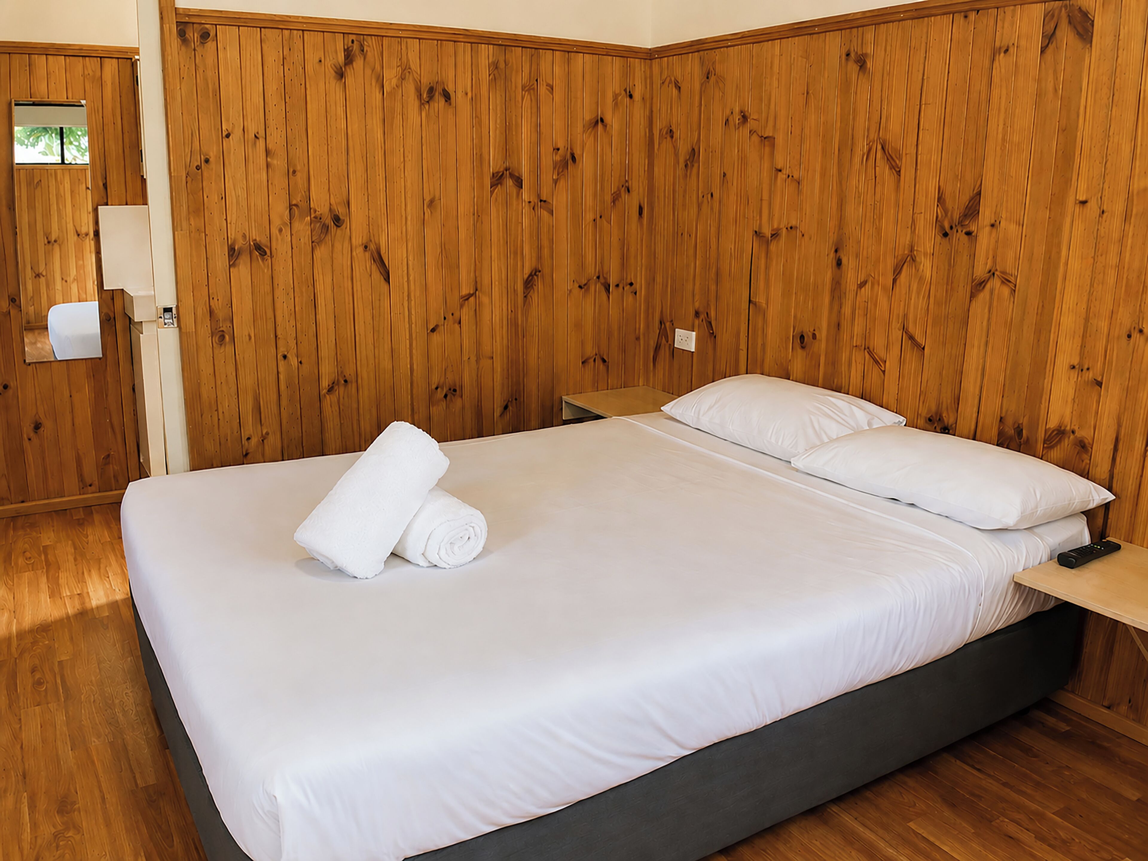Cottage Pet Friendly Sleeps 4